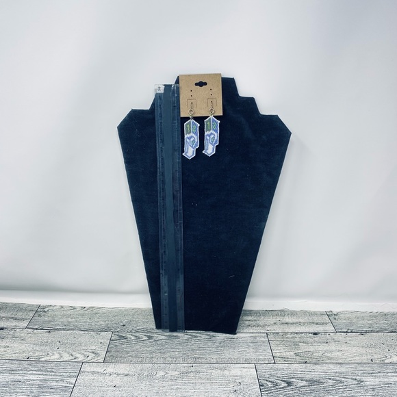 Native American style handcrafted SEAHAWKS beaded dangle earrings - Picture 3 of 3